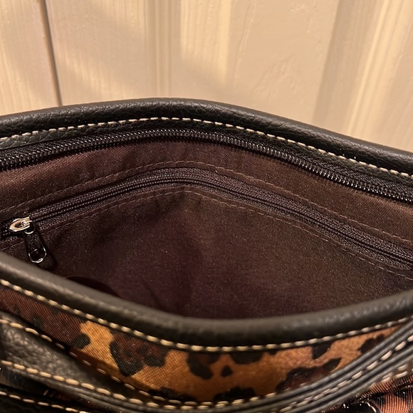 Cheetah Print Crossbody Purse - Picture 6 of 6